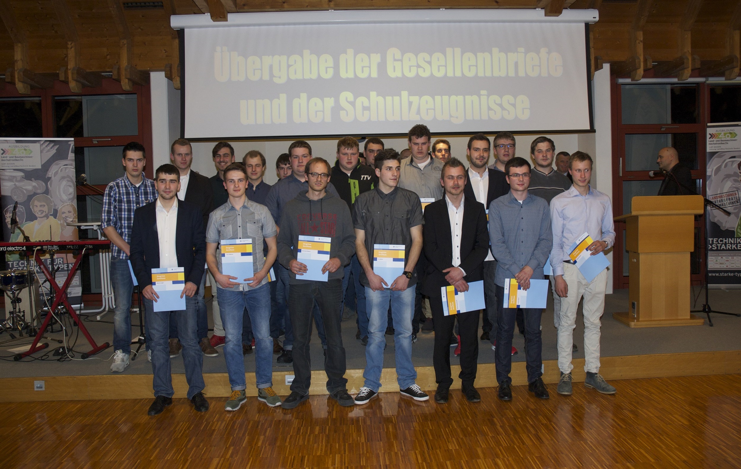 Absolventen in Land- und Baumaschinenmechatronik 2017. 